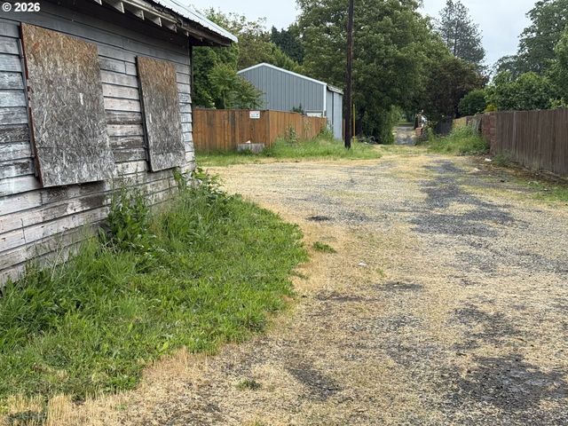 122 S 12TH Ave, Cornelius, OR 97113