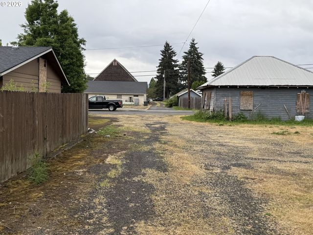 122 S 12TH Ave, Cornelius, OR 97113