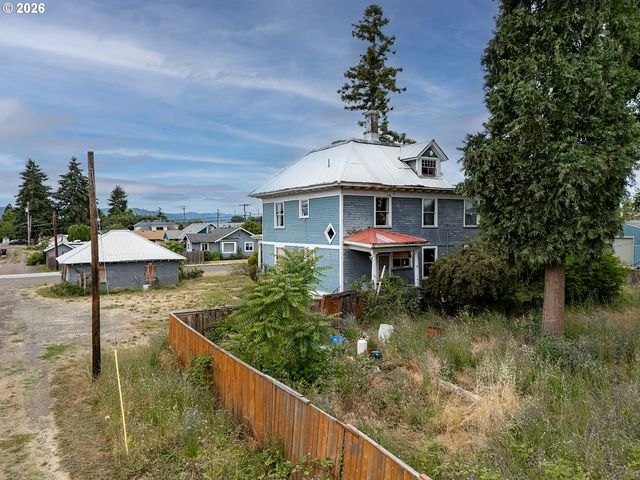 122 S 12TH Ave, Cornelius, OR 97113