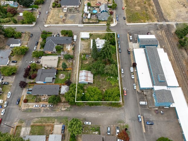 122 S 12TH Ave, Cornelius, OR 97113