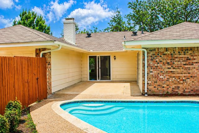 4917 Willowhaven Circle, Garland, TX 75043