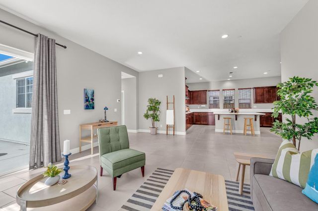 482 Lassen Way, Marina, CA 93933