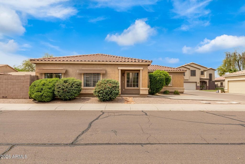 6450 S NASH Way, Chandler, AZ 85249