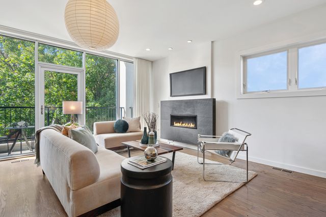 2237 N Hoyne Avenue 3N, Chicago, IL 60647