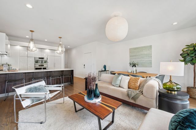 2237 N Hoyne Avenue 3N, Chicago, IL 60647