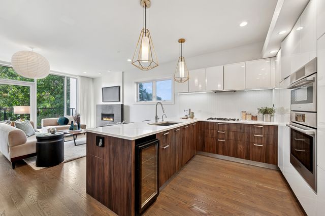 2237 N Hoyne Avenue 3N, Chicago, IL 60647