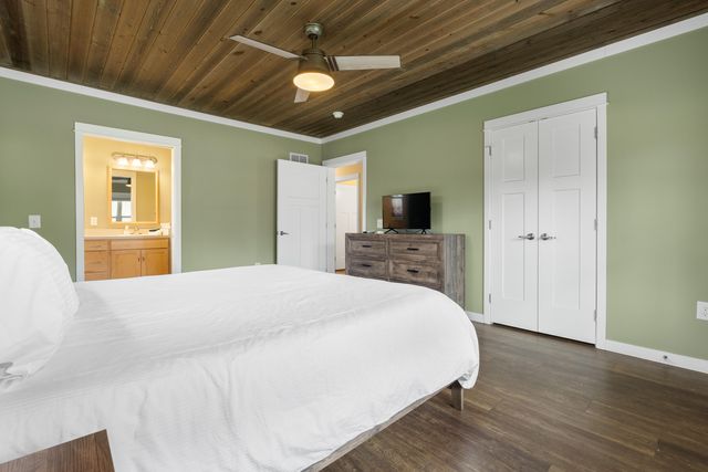 7238 Miami Avenue, South Haven, MI 49090