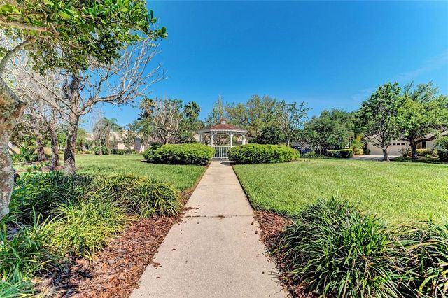 8408 WHISPERING WOODS COURT, Lakewood Ranch, FL 34202