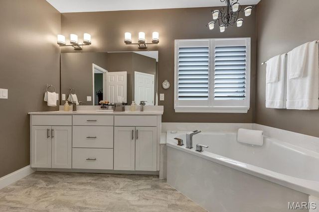 115 Hannahs Mill Drive, Lake St Louis, MO 63367