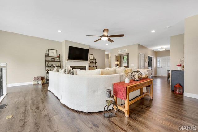 115 Hannahs Mill Drive, Lake St Louis, MO 63367