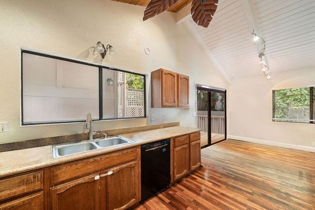 12 Upper Kimo Dr, Kula, HI 96790