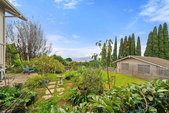 12 Upper Kimo Dr, Kula, HI 96790