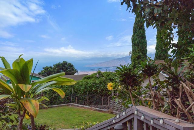 12 Upper Kimo Dr, Kula, HI 96790