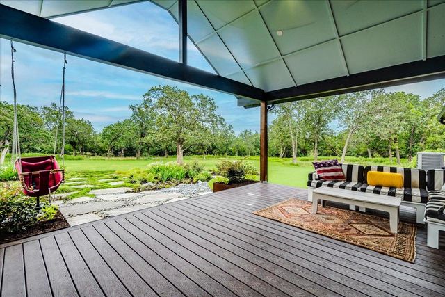 160 Shady Oaks DR, Dale, TX 78616