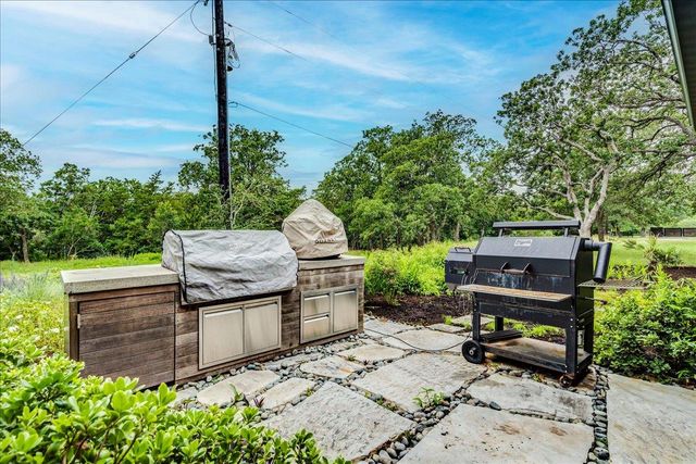 160 Shady Oaks DR, Dale, TX 78616