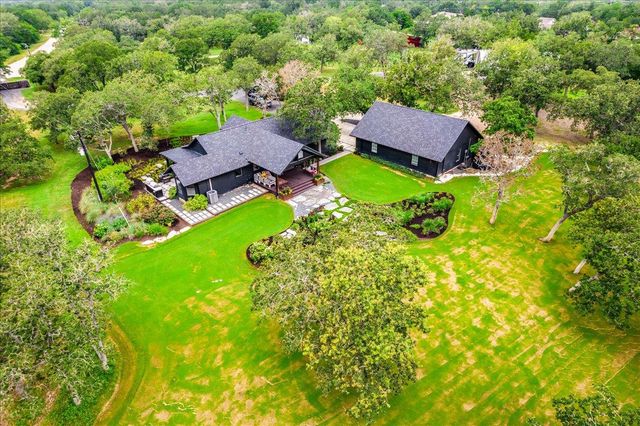160 Shady Oaks DR, Dale, TX 78616