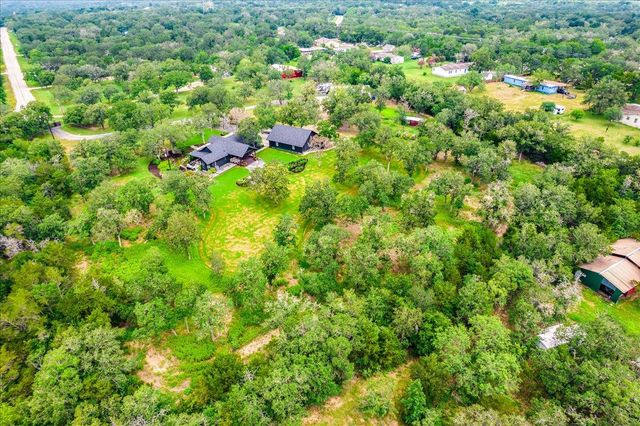 160 Shady Oaks DR, Dale, TX 78616