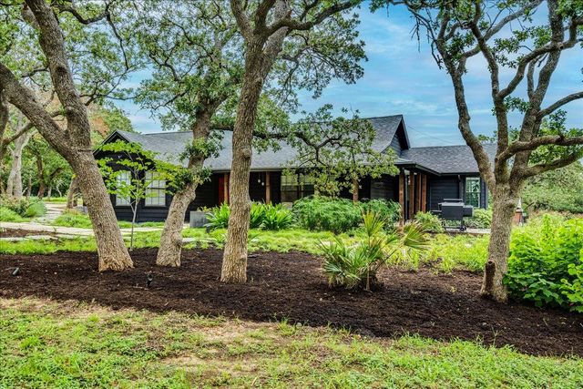 160 Shady Oaks DR, Dale, TX 78616