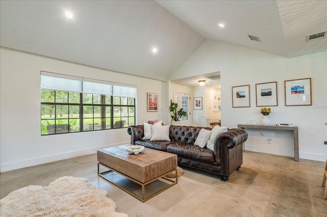 160 Shady Oaks DR, Dale, TX 78616