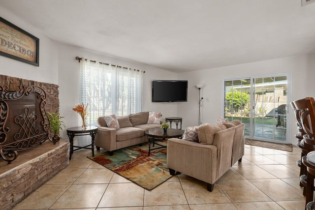 7494 Lemon Street, Fontana, CA 92335