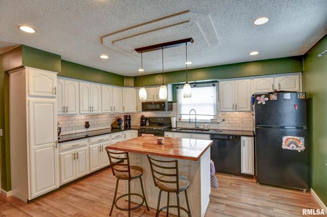 1311 W Main Cross Street, Taylorville, IL 62568