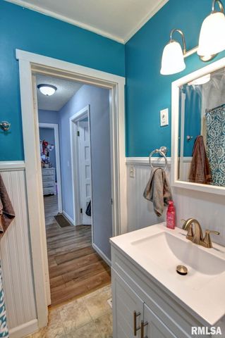 1311 W Main Cross Street, Taylorville, IL 62568