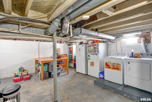 1311 W Main Cross Street, Taylorville, IL 62568