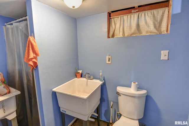 1311 W Main Cross Street, Taylorville, IL 62568