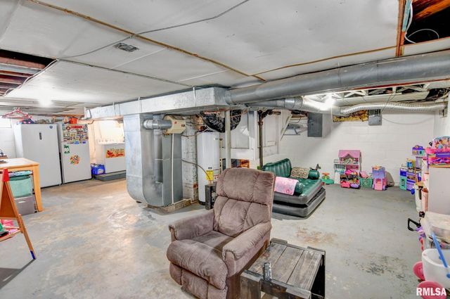 1311 W Main Cross Street, Taylorville, IL 62568