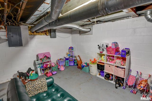 1311 W Main Cross Street, Taylorville, IL 62568