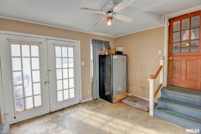 1311 W Main Cross Street, Taylorville, IL 62568