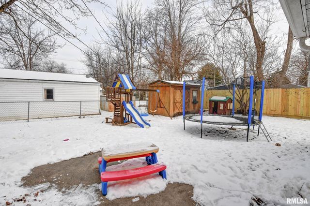 1311 W Main Cross Street, Taylorville, IL 62568