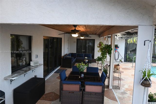 14229 Stirrup Ln, Wellington, FL 33414