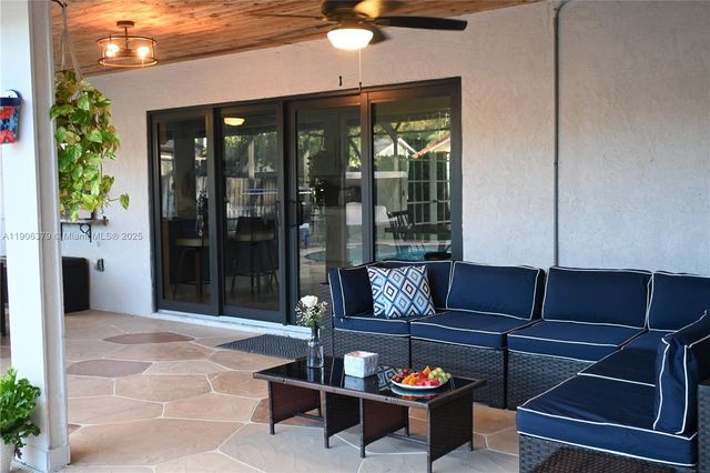 14229 Stirrup Ln, Wellington, FL 33414