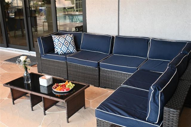 14229 Stirrup Ln, Wellington, FL 33414