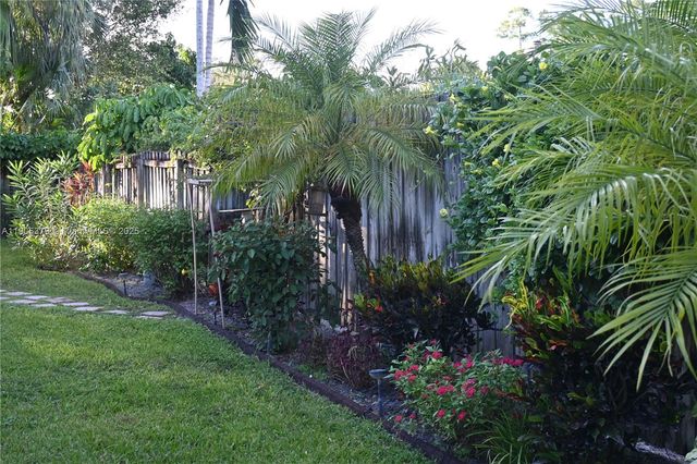 14229 Stirrup Ln, Wellington, FL 33414