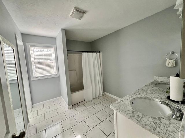 129 Quinapoxet Street, Holden, MA 01522