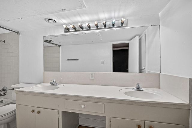 3930 W Alabama Street 8, Houston, TX 77027