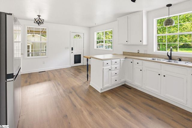 7 Alberta Avenue, Greenville, SC 29617
