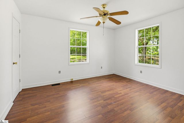 7 Alberta Avenue, Greenville, SC 29617