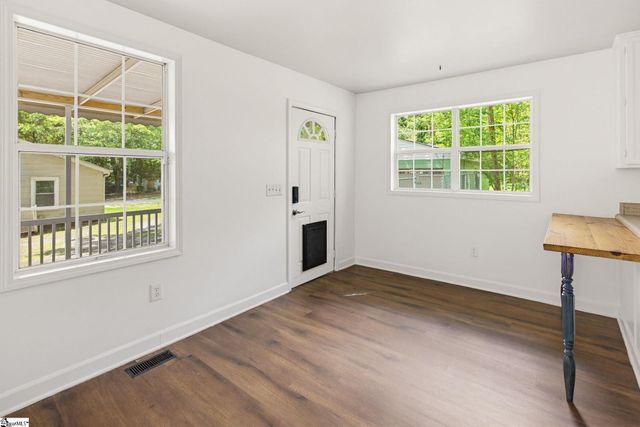 7 Alberta Avenue, Greenville, SC 29617