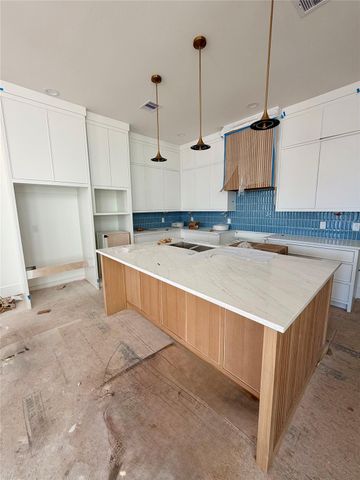 5 Westwind Rd, Galveston, TX 77554