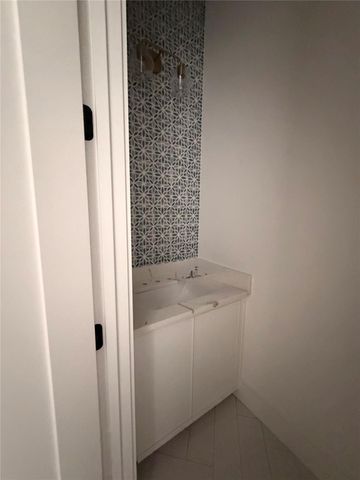 5 Westwind Rd, Galveston, TX 77554