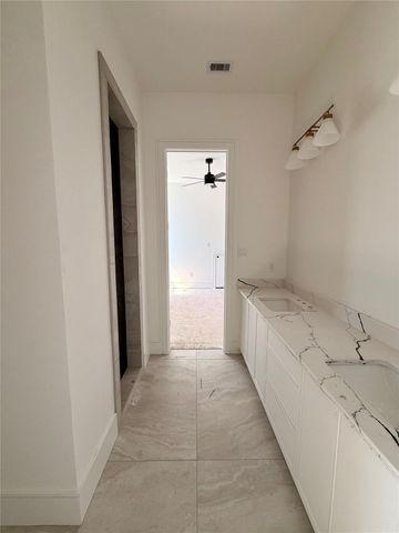 5 Westwind Rd, Galveston, TX 77554