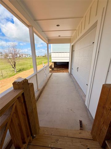 5 Westwind Rd, Galveston, TX 77554