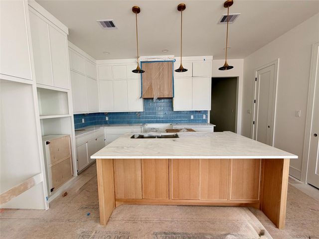 5 Westwind Rd, Galveston, TX 77554