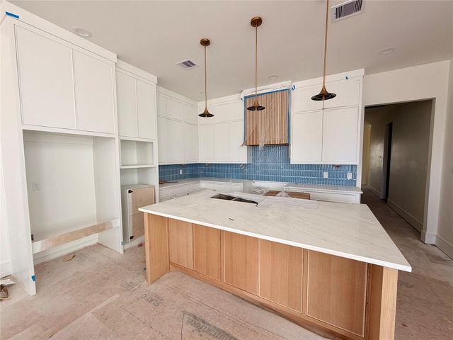 5 Westwind Rd, Galveston, TX 77554