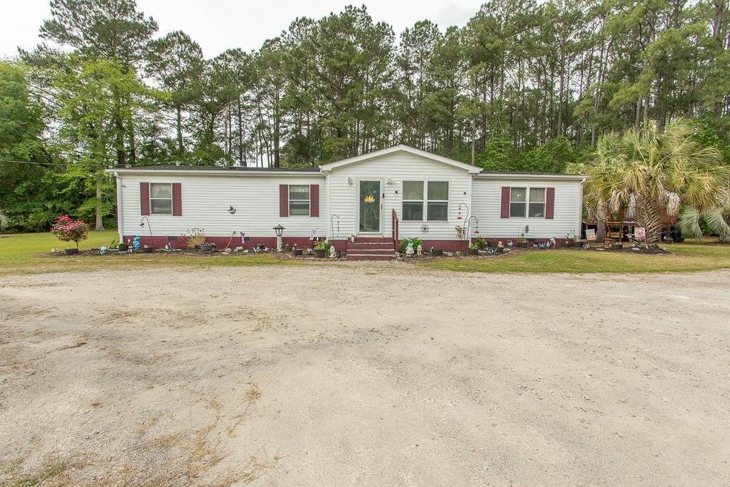 2260 Harvey Rd., Loris, SC 29569
