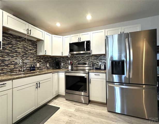 516 Superior Dr, Colorado Springs, CO 80904