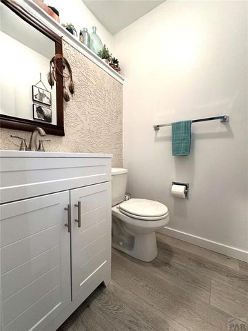 516 Superior Dr, Colorado Springs, CO 80904